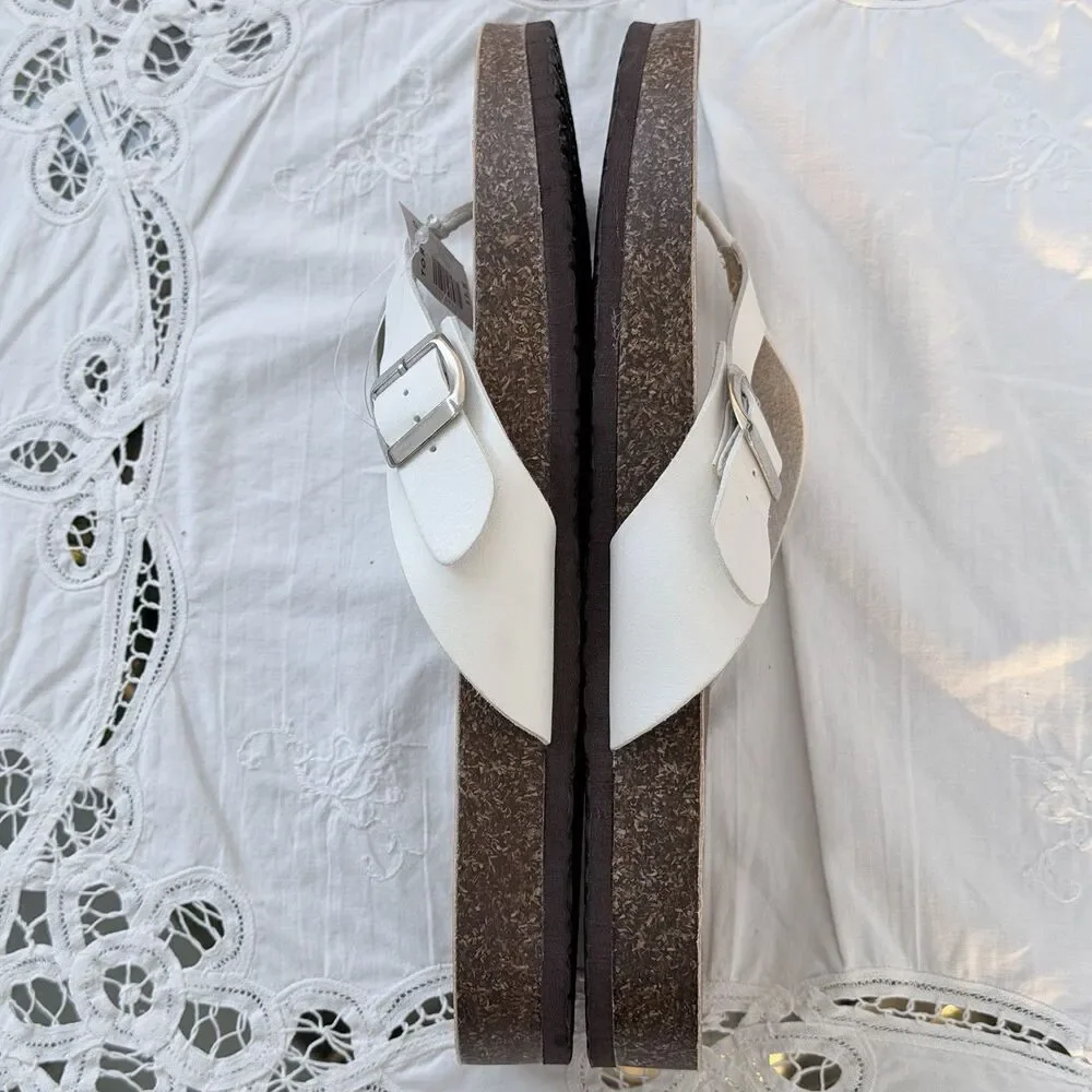 NWT Torrid Women’s White Flip Flop Thong Sandals Size 11.5 WW Wide Footbed